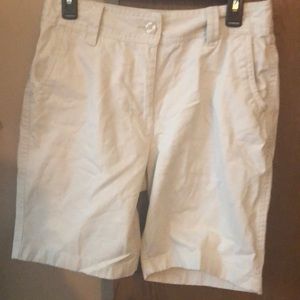 Basic editions off white women’s Bermuda shorts
